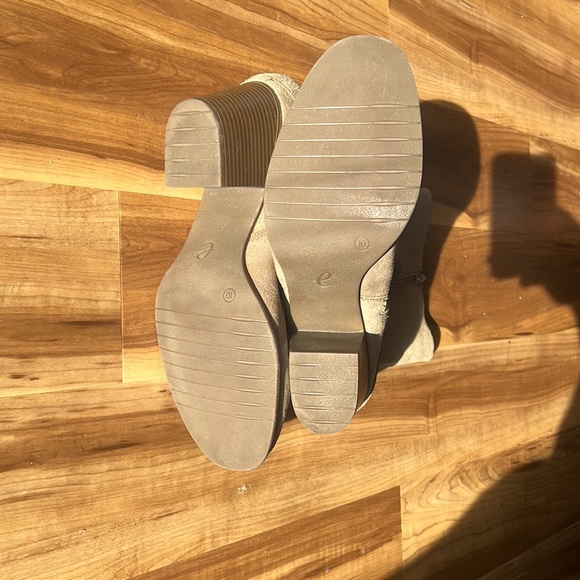 Easy Spirit Eskortina Mid Calf Boot - Tan Suede - 10W - Like New Worn Once! - Picture 3 of 6